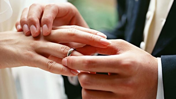 В Україні запрацював сервіс одруження за добу