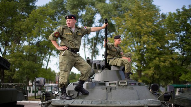 Росія посилено перекидає військових на Донбас