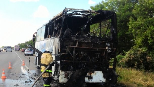 В Криму на ходу загорівся автобус із туристами