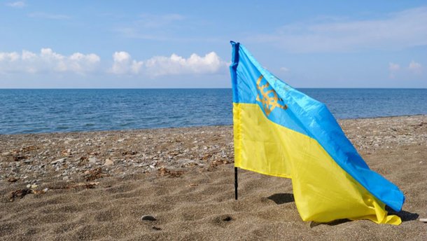 Окупанти заявили, що прапора України ніколи не буде над Кримом