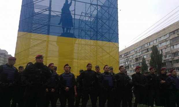 У Києві посилено охороняють радянський пам’ятник
