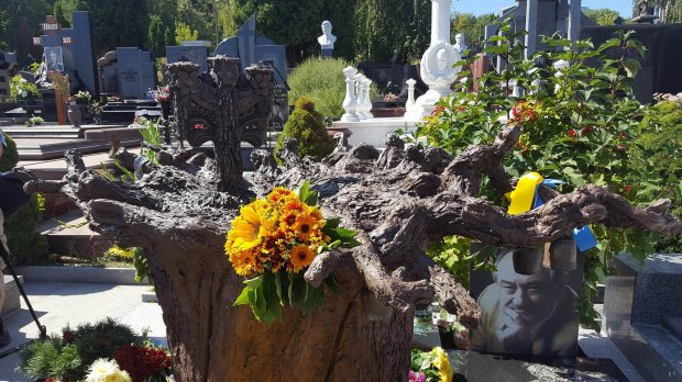 Пам’ятник Ступці відкрили на Байковому кладовищі: з’явилися фото