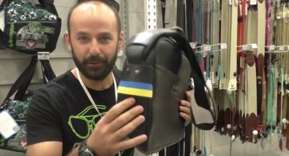 У Донецьку продають товари з українською символікою