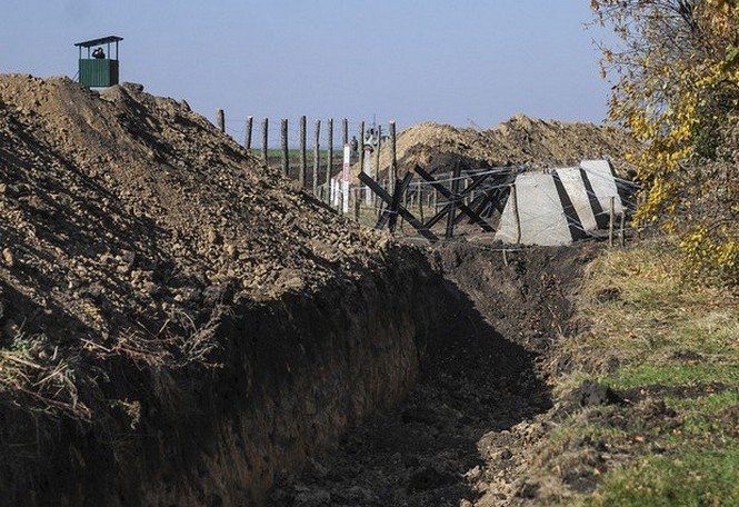 На Чернігівщині чиновники розікрали гроші на “Стіну” – прокуратура