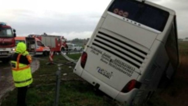 Автобус з українцями розбився в Румунії: на борту було багато дітей (ФОТО)