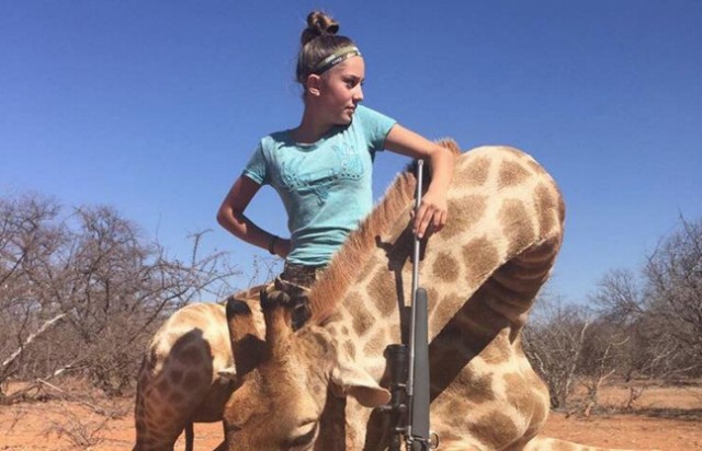 12-річна дівчинка, що вбиває тварин на сафарі в Африці  жахнула суспільство (фото)