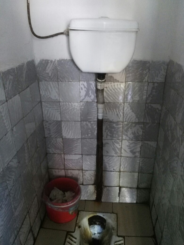 Львів’ян обурив жахливий стан платного громадського туалету (ФОТО)