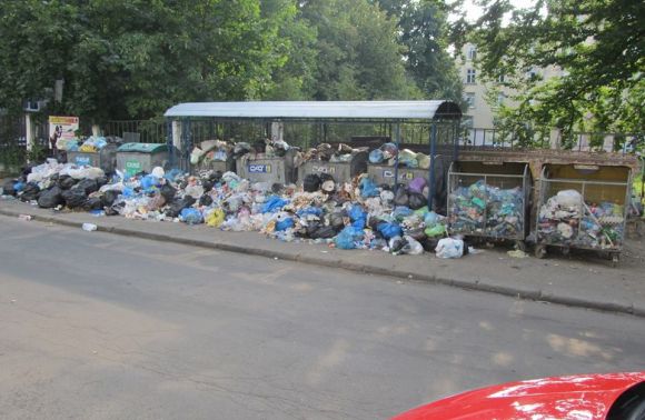 У Львові знову не вивозять сміття