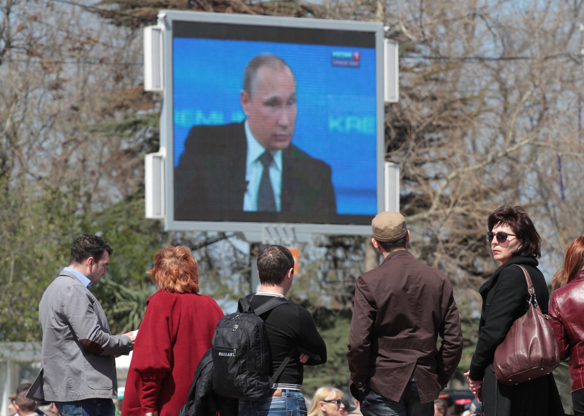 З колін ніхто не вставав: у Росії офіційно замовляють горілку для виборців