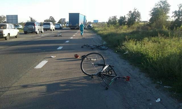 Заарештовано водія фури, що збила велосипедистів під Києвом