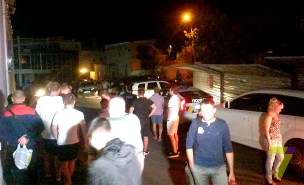 Спецоперація поліції в Одесі: невідомі захопили заручників (ФОТО)