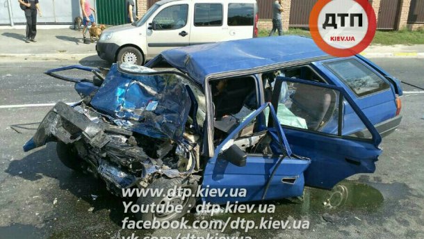Смертельна аварія під Києвом: водій та пасажири загинули на місці