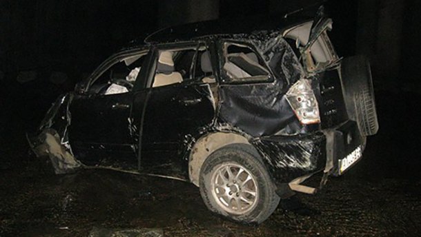 Авто впало з мосту в річку на Івано-Франківщині: є жертви (ФОТО)