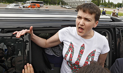 Не наскакала, а подарували: «Мерседес» Савченко викликав гнів у українців