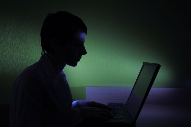 Хакер зламав акаунти щонайменше 20-ти жінок, і виклав їхні інтимні фото в Мережу (фото)