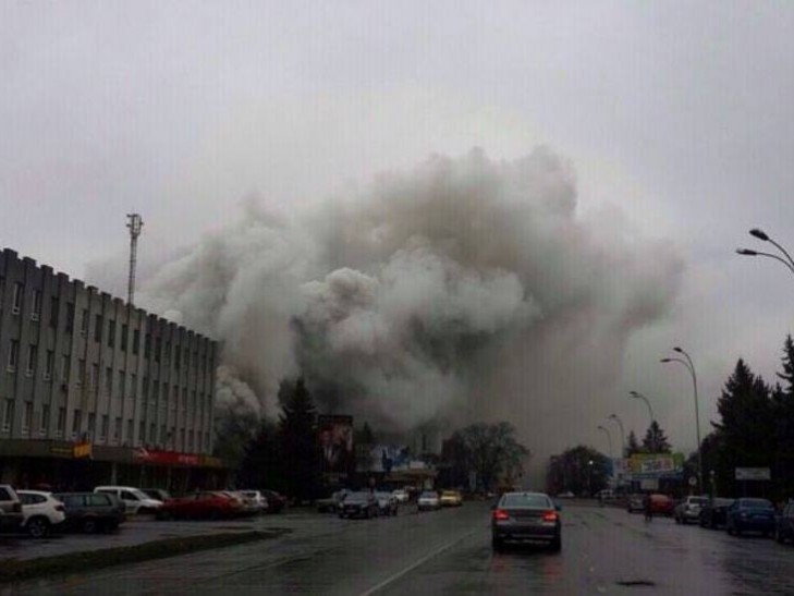 На Львівщині сталась жахлива пожежа: вся будівля палає вогнем ( моторошні фото)