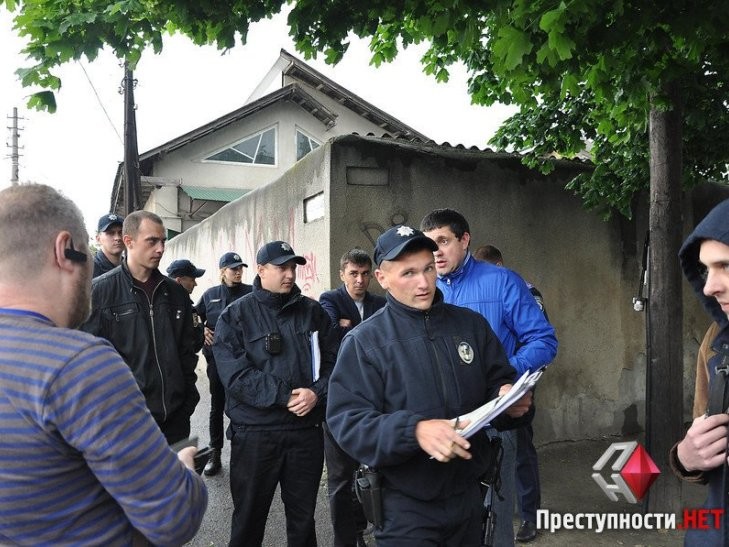 Як в Івано-Франківську оскаженілий натовп мало не розірвав поліцейських