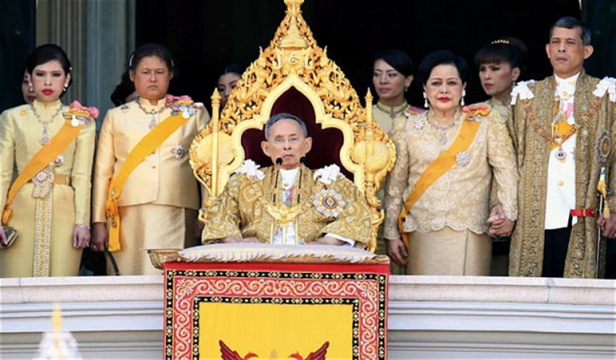 Чому король Тайланду при смерті? інтригуючі подробиці