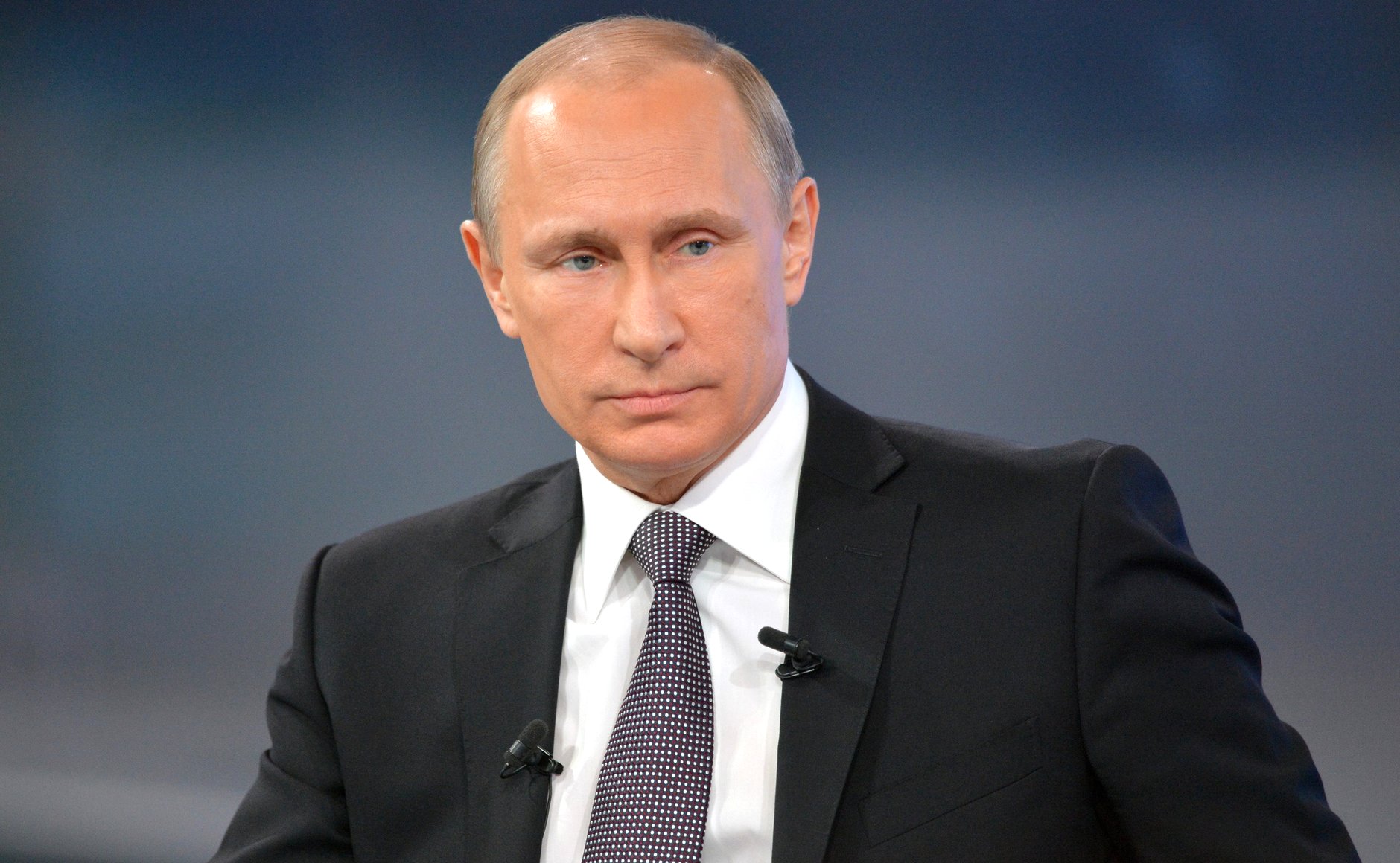 Сукня Путіна: мережа шаленіє від нового тренду (фото, відео)