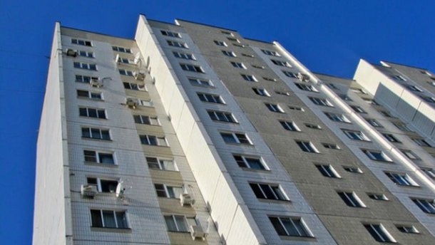 Пенсіонер викинувся з 13 поверху у Києві