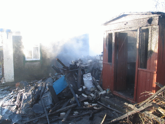 Шалений обстріл Попасної: постраждав підліток, згоріли будівлі (ФОТО)