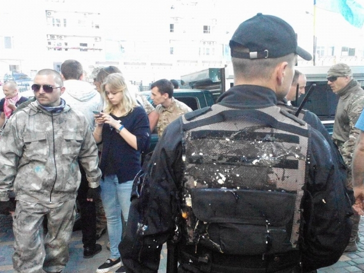 На віче в Києві стався конфлікт активіста з поліцейським