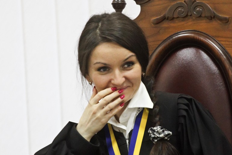 Забрала гроші і купила собі машину: як скандальна суддя Царевич звільнялась з посади