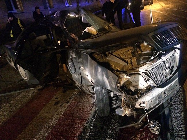 Cтрашна ДТП на Львівщині, від удару машина розлетілась на шматки: дівчинка померла на місці (фото 18+)