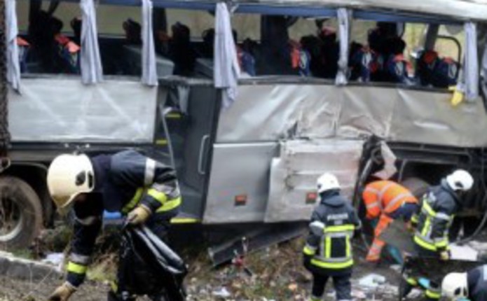 Сумна новина: автобус повний людей перекинувся: всі загинули (фото)