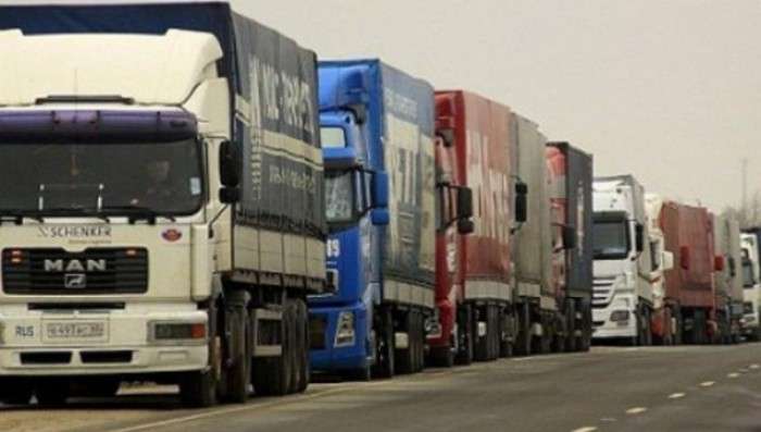 У понеділок зранку до Києва перестануть пускати вантажівки