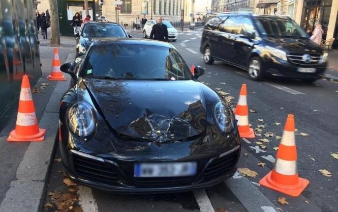 Поплатився за розваги: поліція підірвала Porsche хлопця. Чому вони це зробили