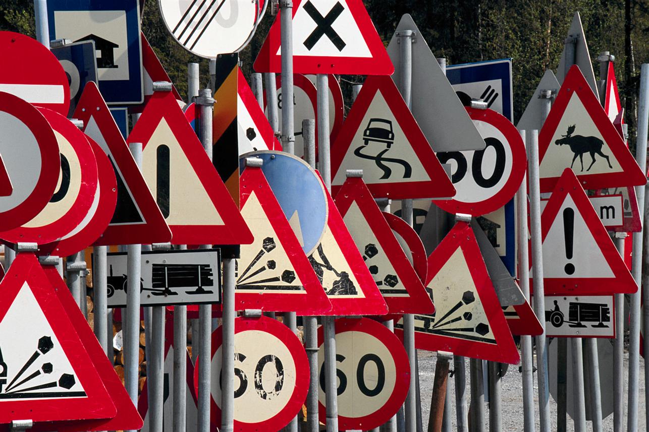 В Україні появляться нові дорожні знаки, а всі старі змінять (фото)