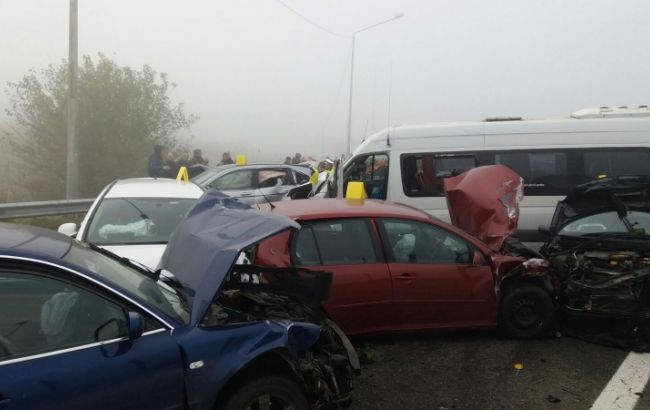 Моторошне видовище: близько 30 автомобілів потрапили в жорстоку аварію: рекордна кількість жертв (фото,відео)