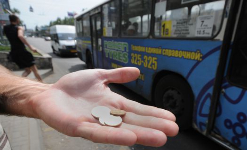 Маршрутки – це тепер дороге задоволення: українцям піднімають плату за проїзд