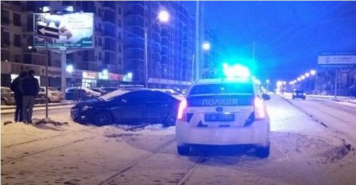 Жахлива ДТП у Львові: Як водій напідпитку, втікаючи від поліції врізався в дорожній знак
