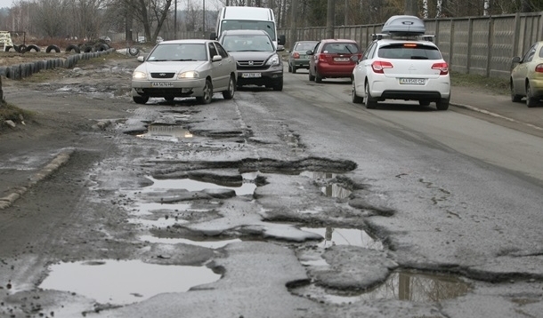 Українцям розповіли, коли вони нарешті побачать якісні дороги