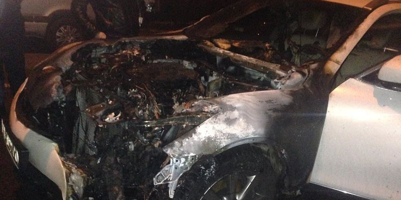 Сумна новина: відомому українському депутату підпалили машину – вона вибухнула