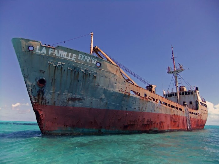 Рідні в розпачі, влада безсила: містичне зникнення корабля з туристами
