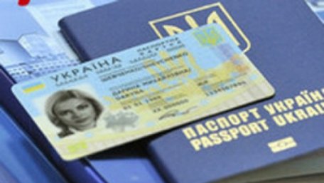 У львівських ЦНАПах почали оформляти пластикові ID-паспорти