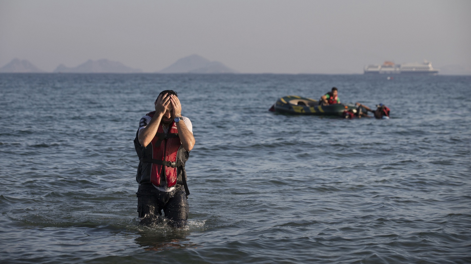 Близько ста мігрантів пропали безвісти в Середземному морі