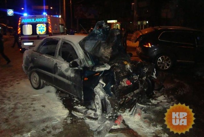 Автомобіль розірвало навпіл. Стали відомі подробиці ДТП у Маріуполі, в результаті якої загинув військовий
