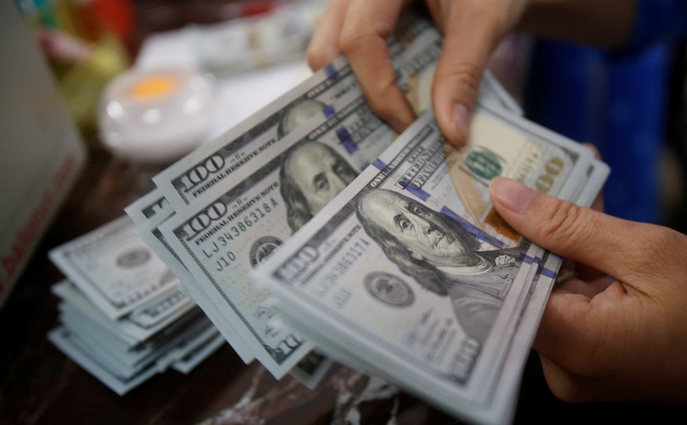 Налітайте: українцям розповіли, де найдешевший долар
