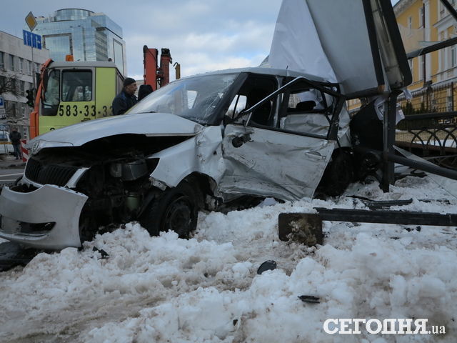 Масштабна аварія в центрі Києва забрала життя 25-річної дівчини (ФОТО)