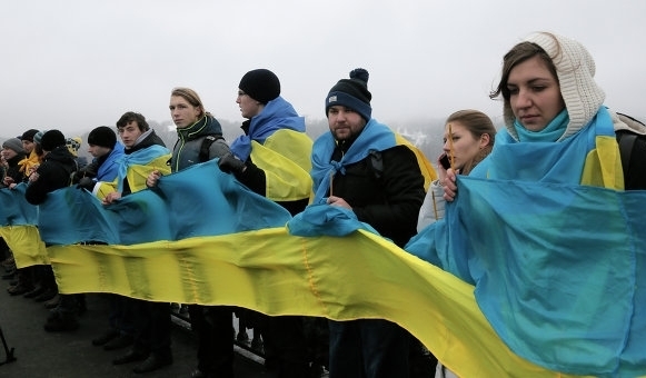 Півтисячі активістів об’єдналися в живий ланцюг у Києві