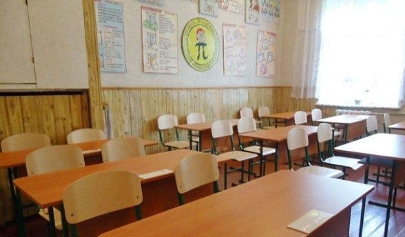 Українську вчительку  звільнили за спробу встановити в школі радянську владу