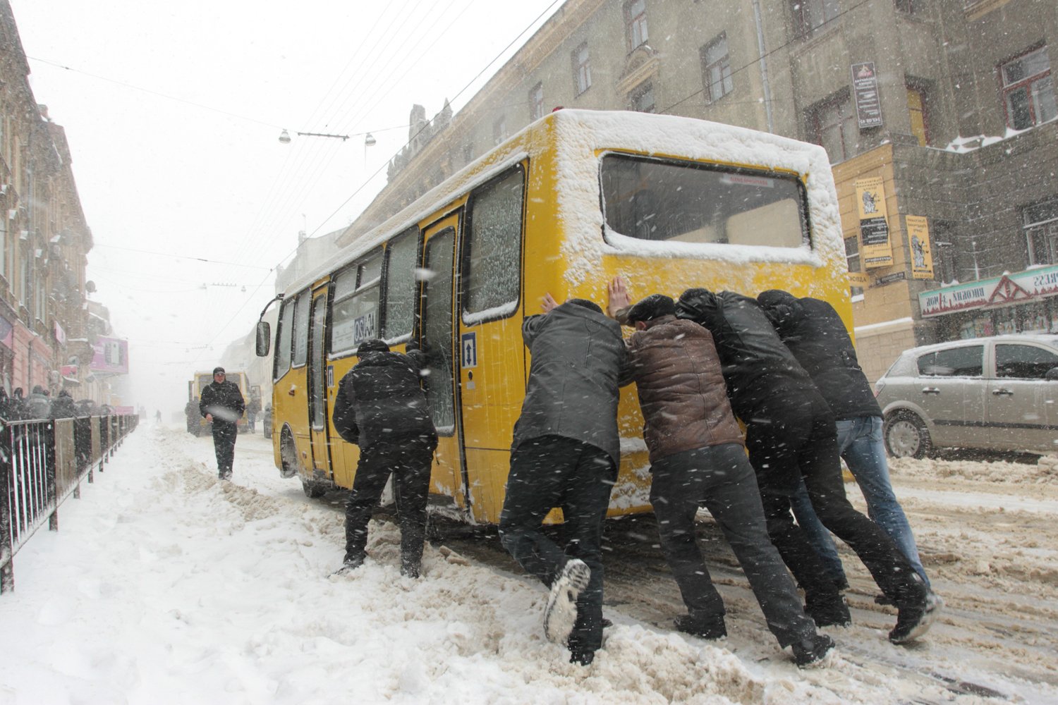 Та це просто знущання якесь: в Україні рекордно подорожчав проїзд в маршрутках (ФОТО) Причина підвищення викликає обурення