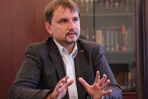Насолив: депутати збираються звільнити головного декомунізатора країни Володимира В’ятровича