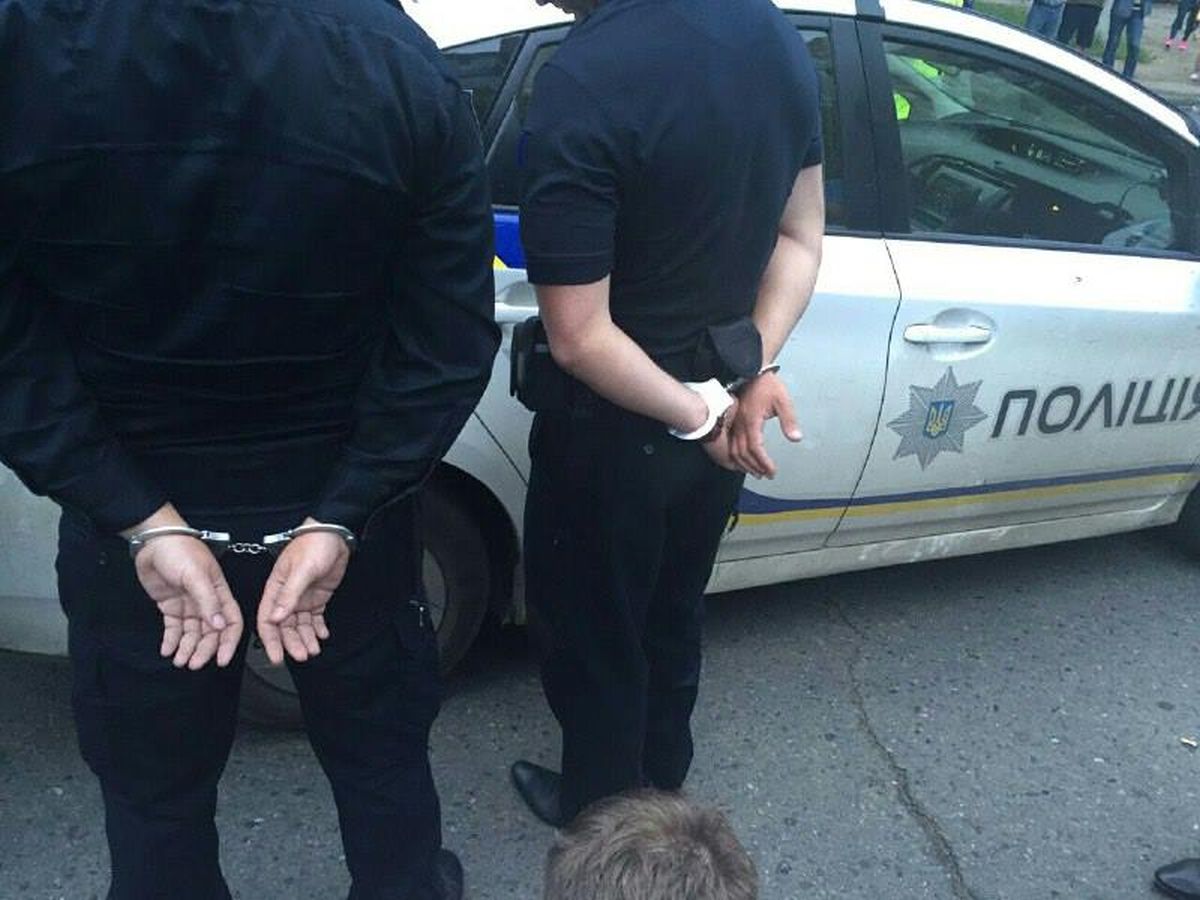 Як їх тільки земля носить?!: у Львові затримали трьох поліцейських, яких звинувачують у страшних злочинах