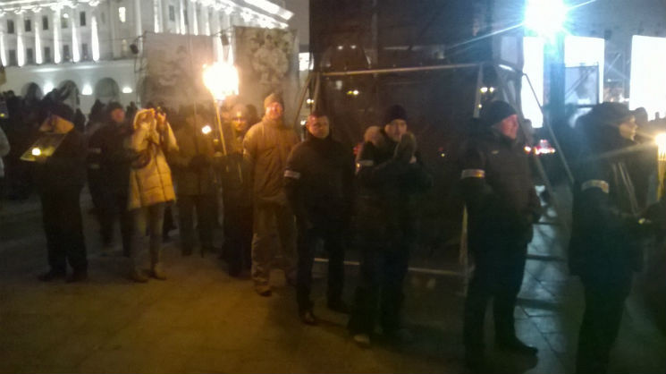 Активісти зі смолоскипами рушили центром Києва