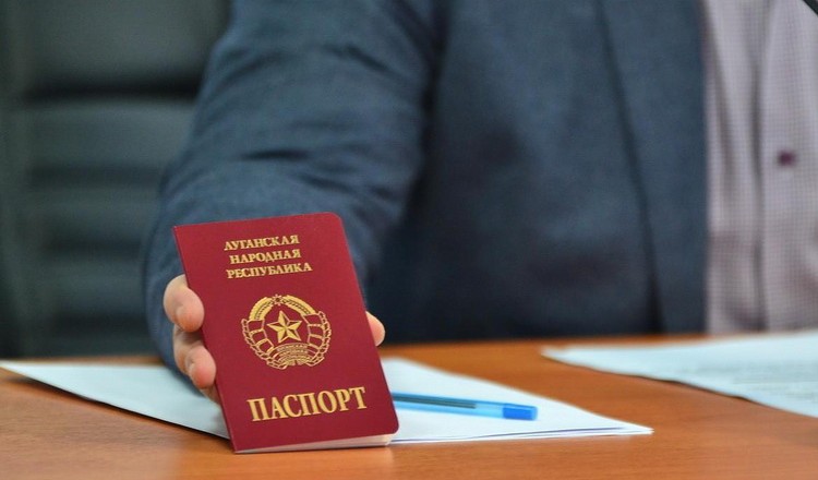 Росія визнала “паспорти” “ЛНР” і “ДНР”